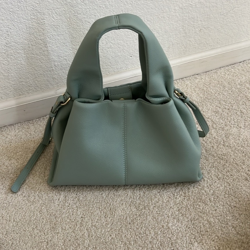 Textured faux leather cloud bag in great condition!